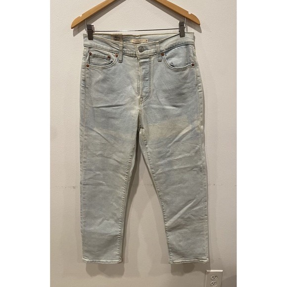 NWT Levi's Premium Wedgie Straight Fit Light Wash Size 31 x 28 - Picture 2 of 7